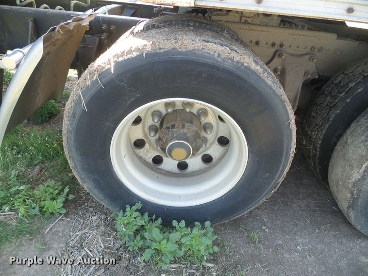 image for item DH4976 1997 Freightliner FLD  semi truck