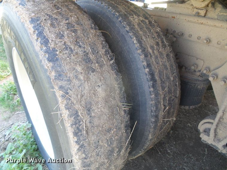 image for item DH4976 1997 Freightliner FLD  semi truck