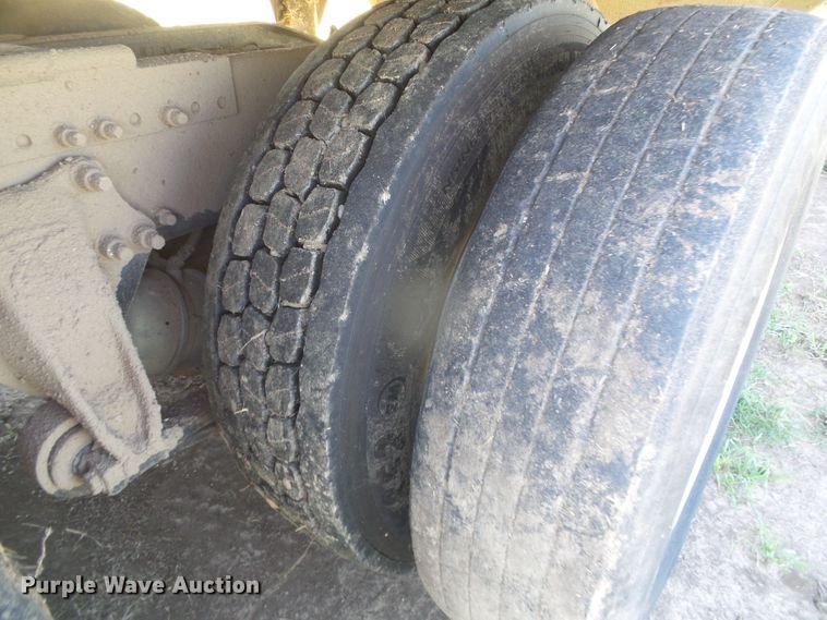 image for item DH4976 1997 Freightliner FLD  semi truck