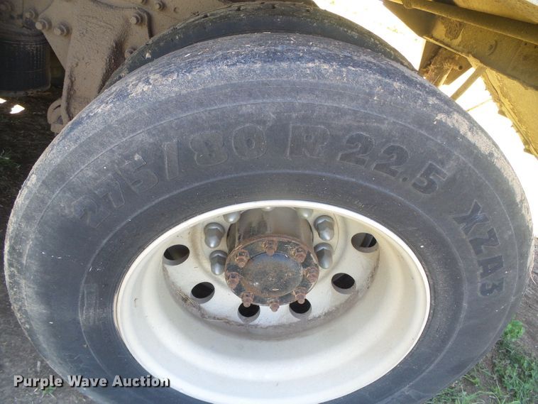 image for item DH4976 1997 Freightliner FLD  semi truck