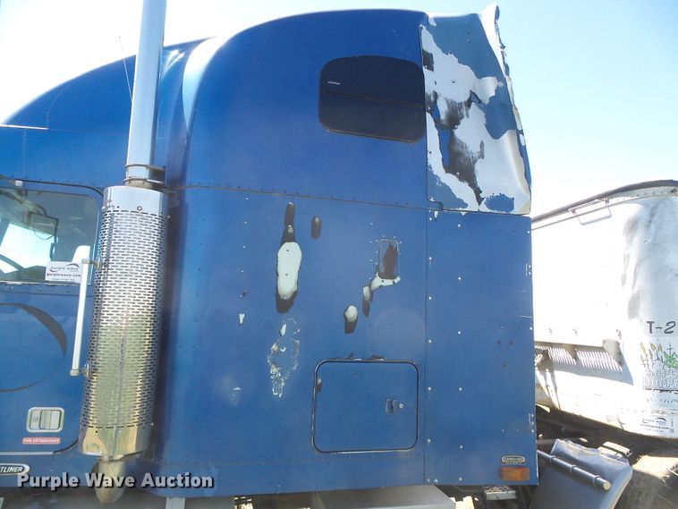 image for item DH4976 1997 Freightliner FLD  semi truck