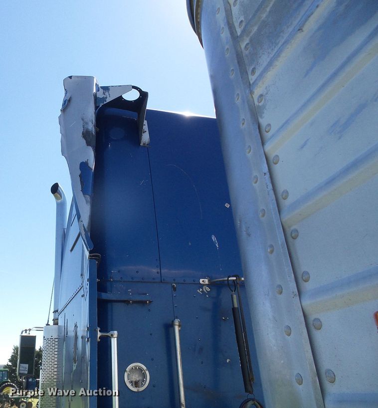 image for item DH4976 1997 Freightliner FLD  semi truck