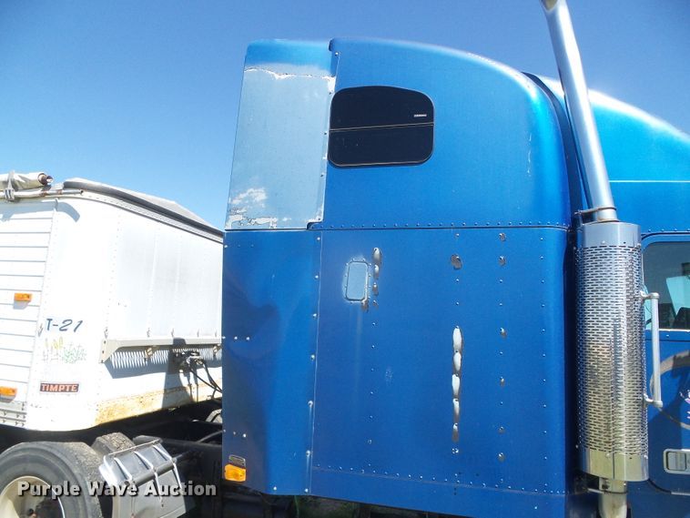 image for item DH4976 1997 Freightliner FLD  semi truck