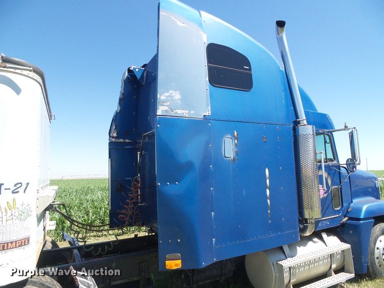 image for item DH4976 1997 Freightliner FLD  semi truck