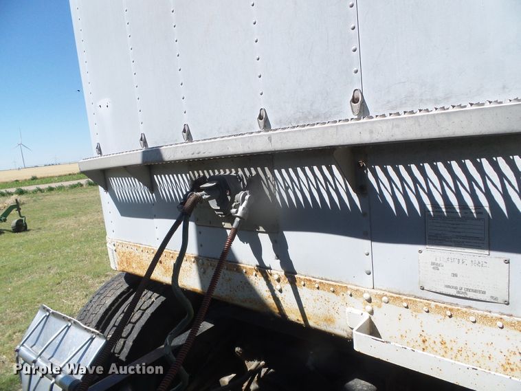 image for item DH4977 1982 Timpte Super Hopper double hopper bottom grain trailer