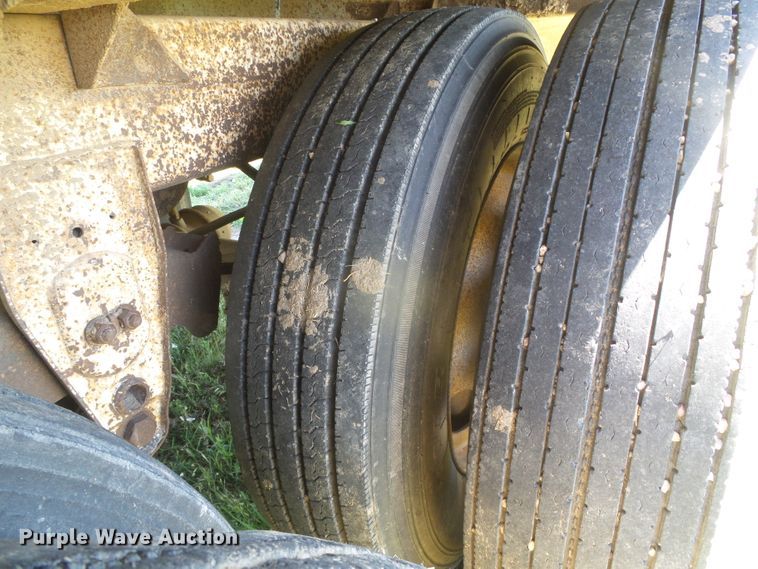 image for item DH4977 1982 Timpte Super Hopper double hopper bottom grain trailer