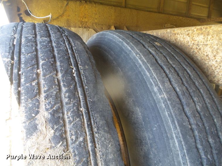 image for item DH4977 1982 Timpte Super Hopper double hopper bottom grain trailer