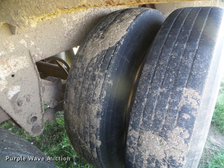 image for item DH4977 1982 Timpte Super Hopper double hopper bottom grain trailer