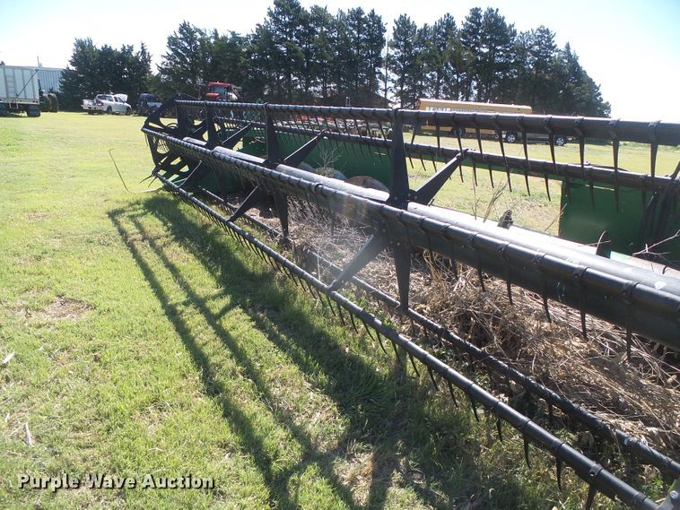 image for item DH4978 1998 John Deere 925 head