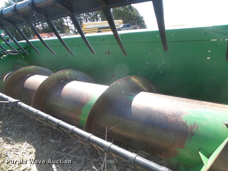 image for item DH4978 1998 John Deere 925 head