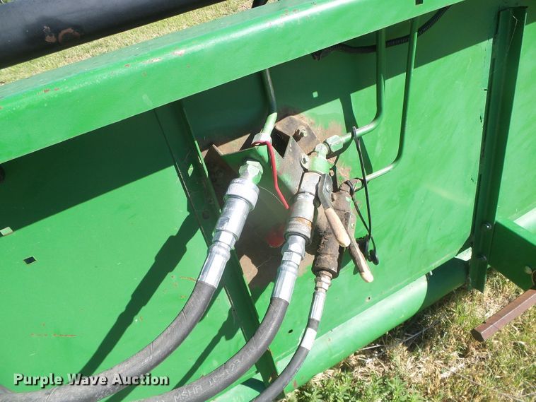 image for item DH4978 1998 John Deere 925 head