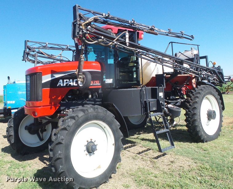 image for item DH4983 2007 Apache AS710 sprayer
