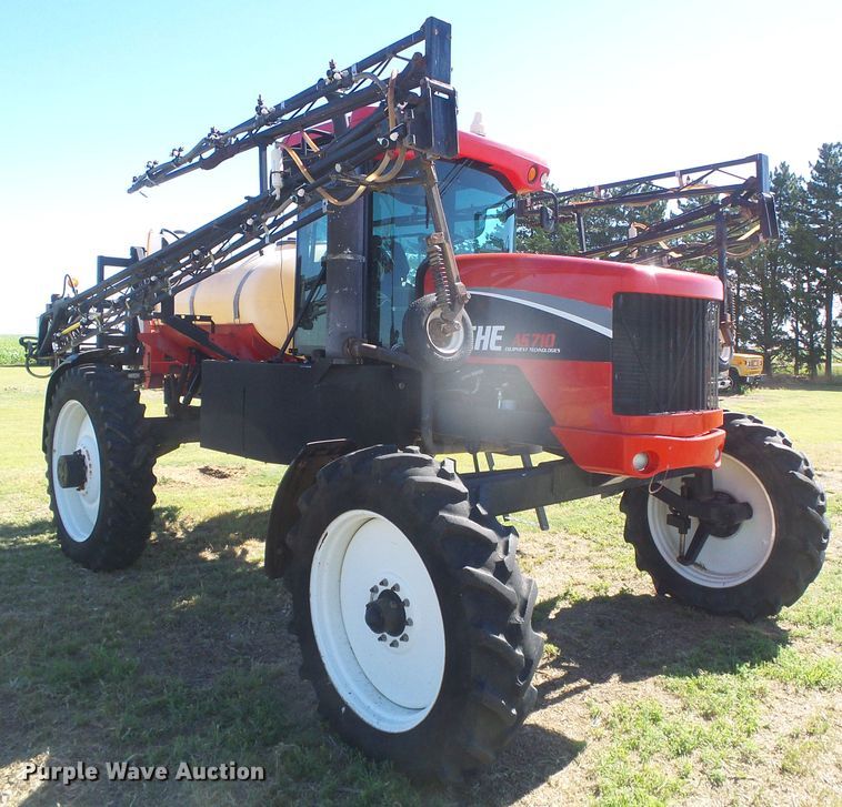 image for item DH4983 2007 Apache AS710 sprayer
