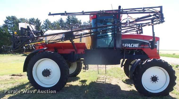 image for item DH4983 2007 Apache AS710 sprayer