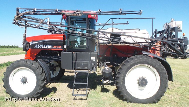 image for item DH4983 2007 Apache AS710 sprayer