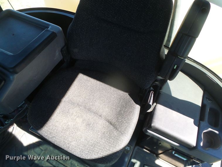 image for item DH4983 2007 Apache AS710 sprayer