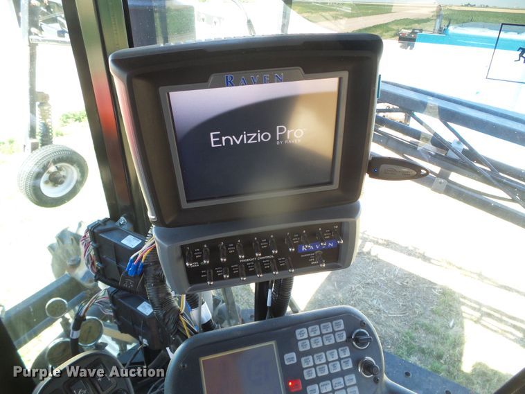 image for item DH4983 2007 Apache AS710 sprayer