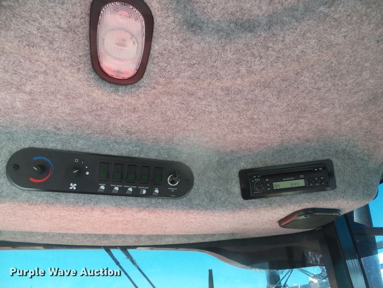 image for item DH4983 2007 Apache AS710 sprayer