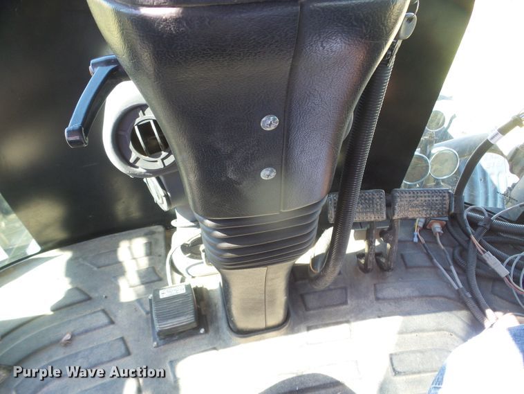 image for item DH4983 2007 Apache AS710 sprayer