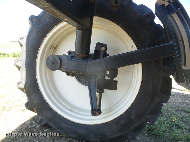 image for item DH4983 2007 Apache AS710 sprayer