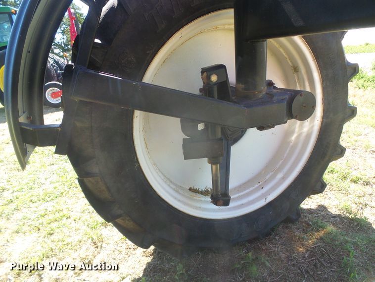 image for item DH4983 2007 Apache AS710 sprayer