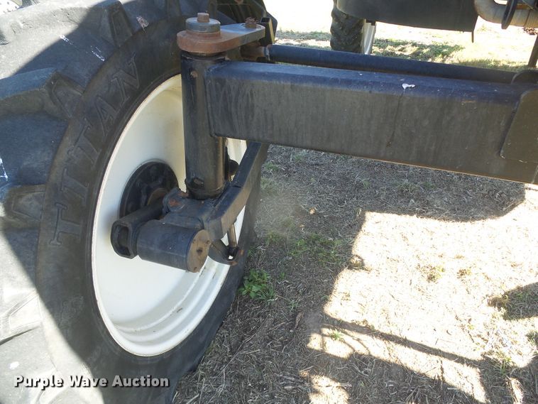 image for item DH4983 2007 Apache AS710 sprayer