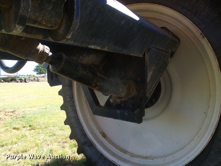 image for item DH4983 2007 Apache AS710 sprayer