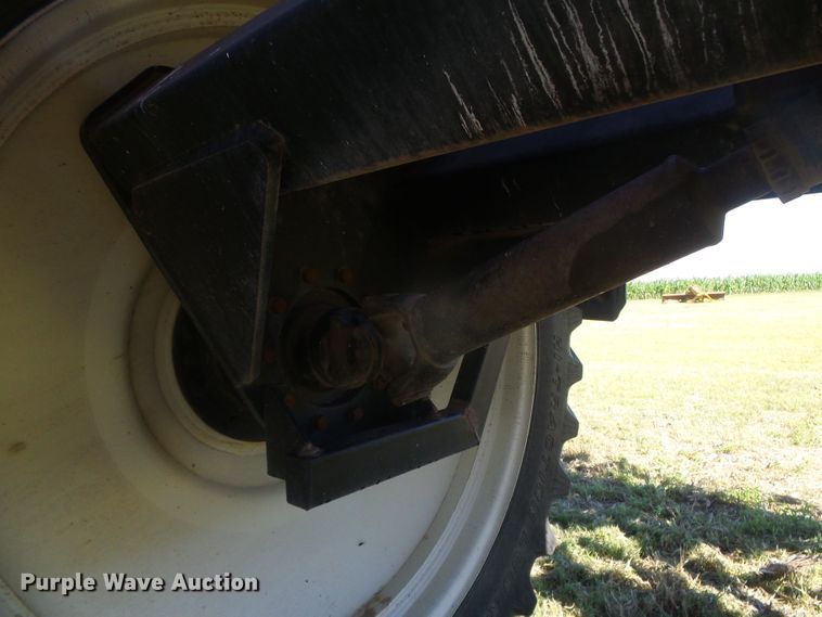 image for item DH4983 2007 Apache AS710 sprayer