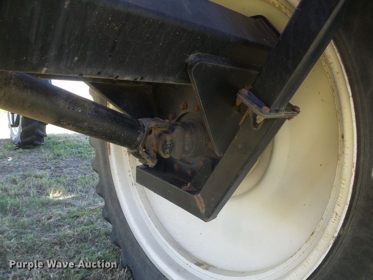 image for item DH4983 2007 Apache AS710 sprayer