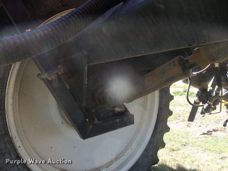 image for item DH4983 2007 Apache AS710 sprayer