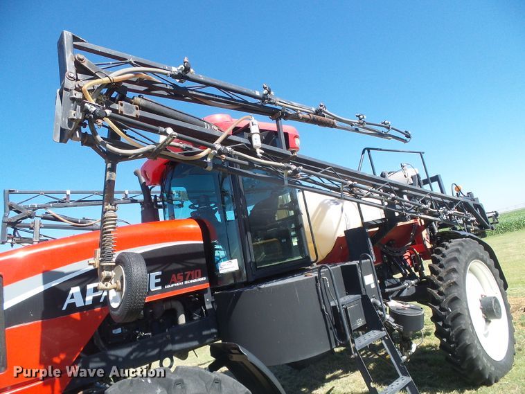 image for item DH4983 2007 Apache AS710 sprayer