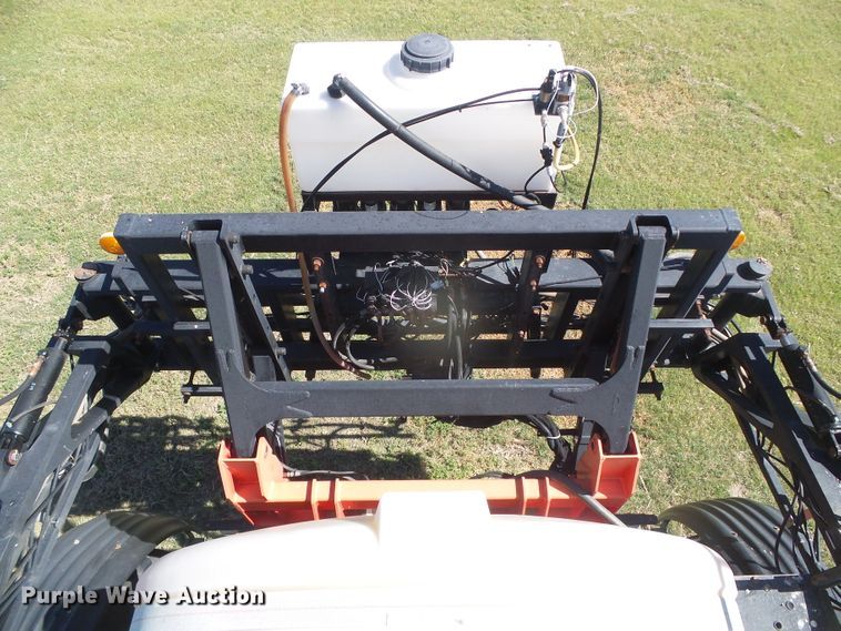 image for item DH4983 2007 Apache AS710 sprayer