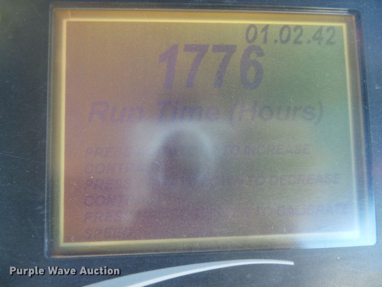 image for item DH4983 2007 Apache AS710 sprayer