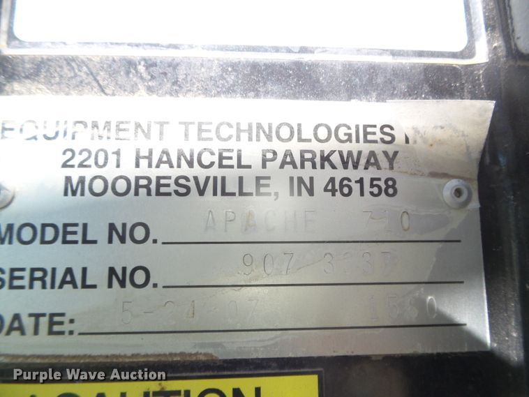 image for item DH4983 2007 Apache AS710 sprayer