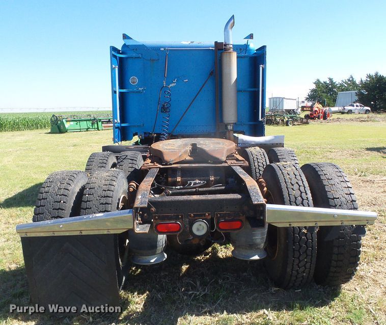 image for item DH4984 1996 Freightliner FLD  semi truck