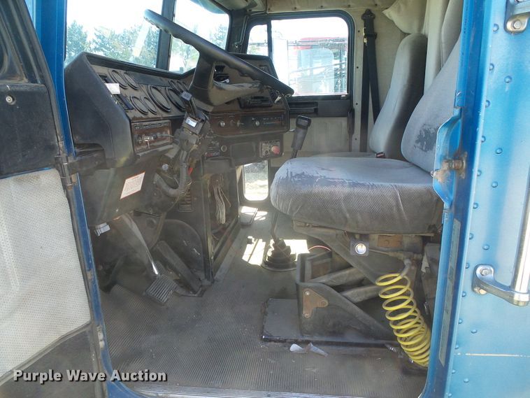 image for item DH4984 1996 Freightliner FLD  semi truck