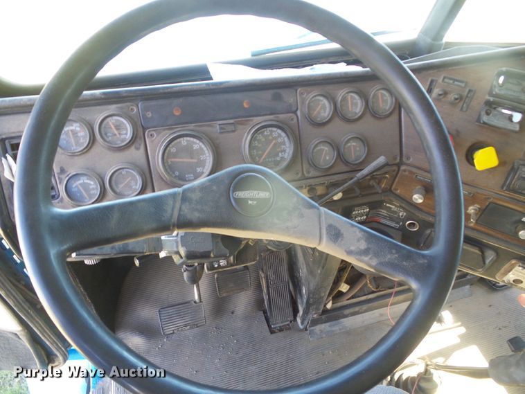 image for item DH4984 1996 Freightliner FLD  semi truck