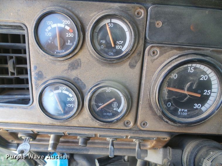 image for item DH4984 1996 Freightliner FLD  semi truck