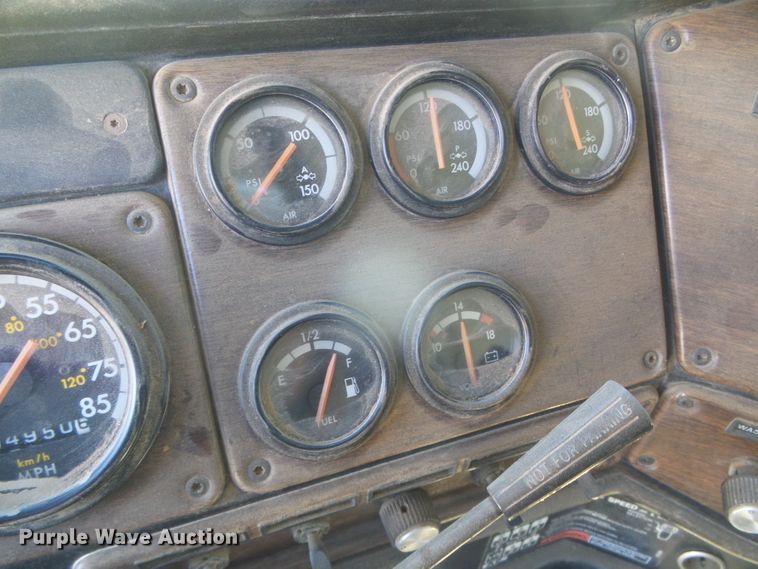 image for item DH4984 1996 Freightliner FLD  semi truck