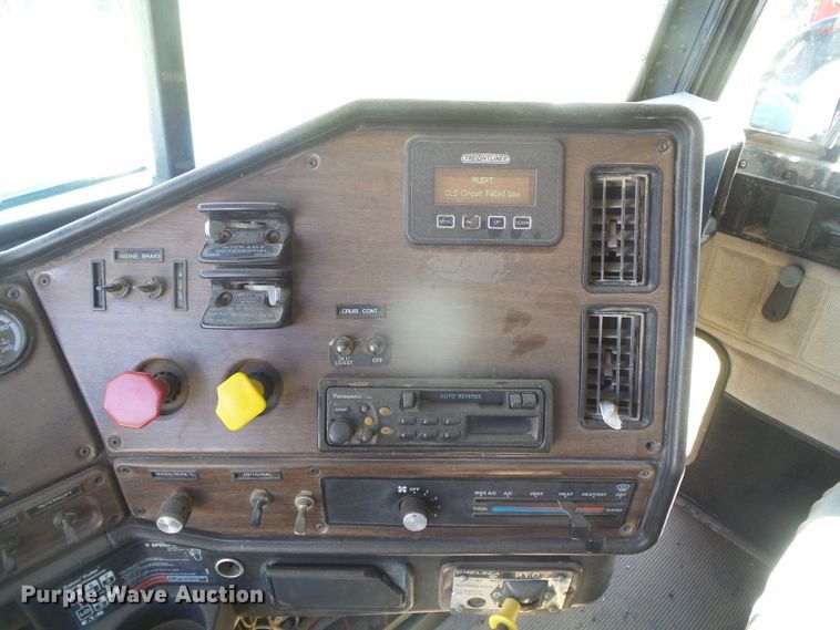 image for item DH4984 1996 Freightliner FLD  semi truck