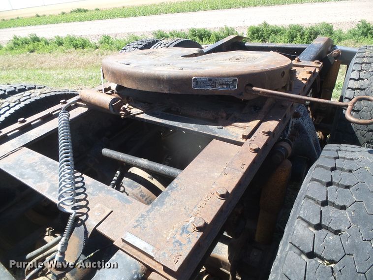 image for item DH4984 1996 Freightliner FLD  semi truck