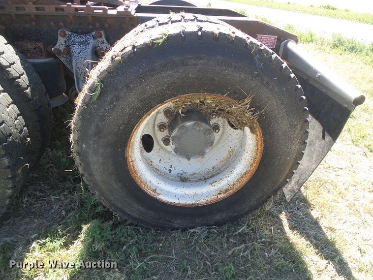 image for item DH4984 1996 Freightliner FLD  semi truck