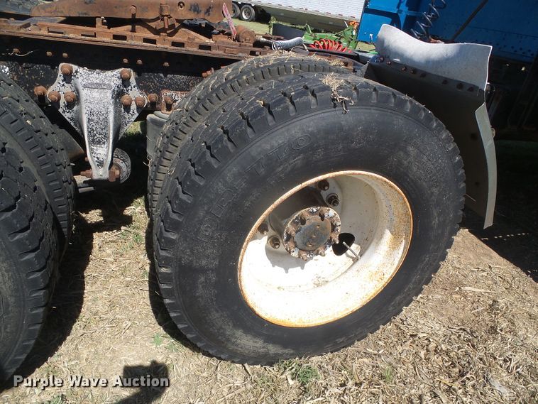 image for item DH4984 1996 Freightliner FLD  semi truck