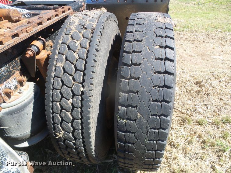 image for item DH4984 1996 Freightliner FLD  semi truck