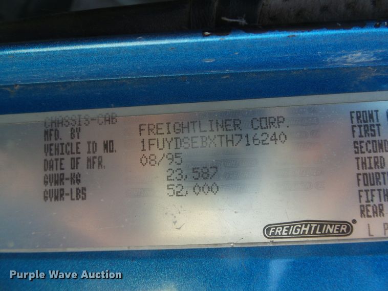 image for item DH4984 1996 Freightliner FLD  semi truck