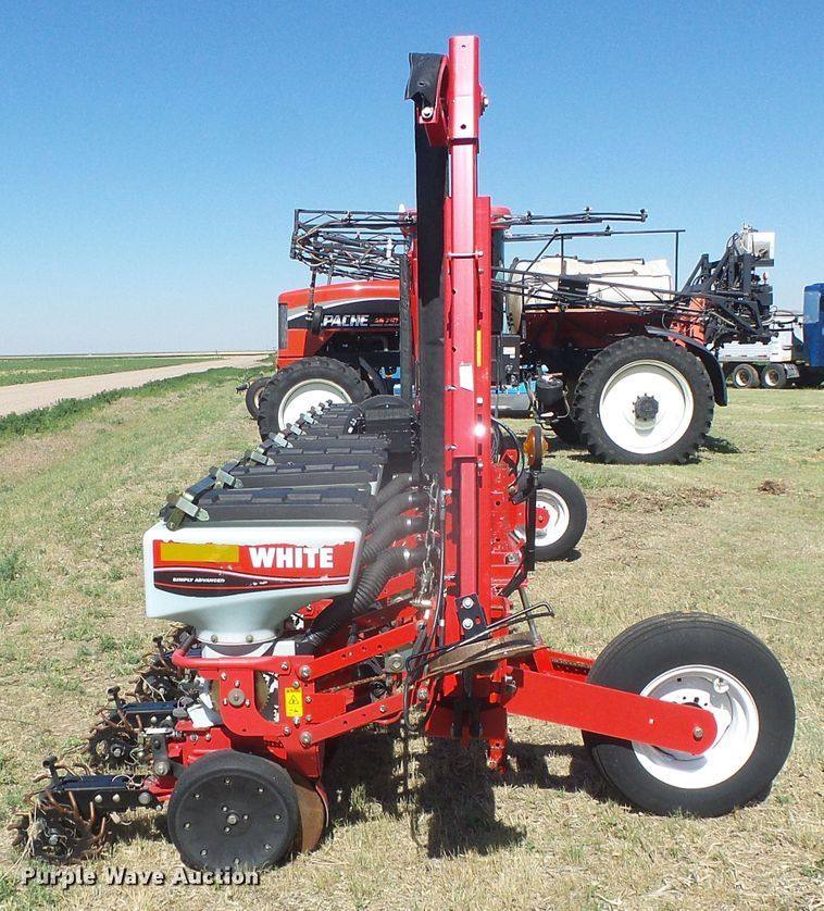 image for item DH4987 2012 White 8708 no-till planter