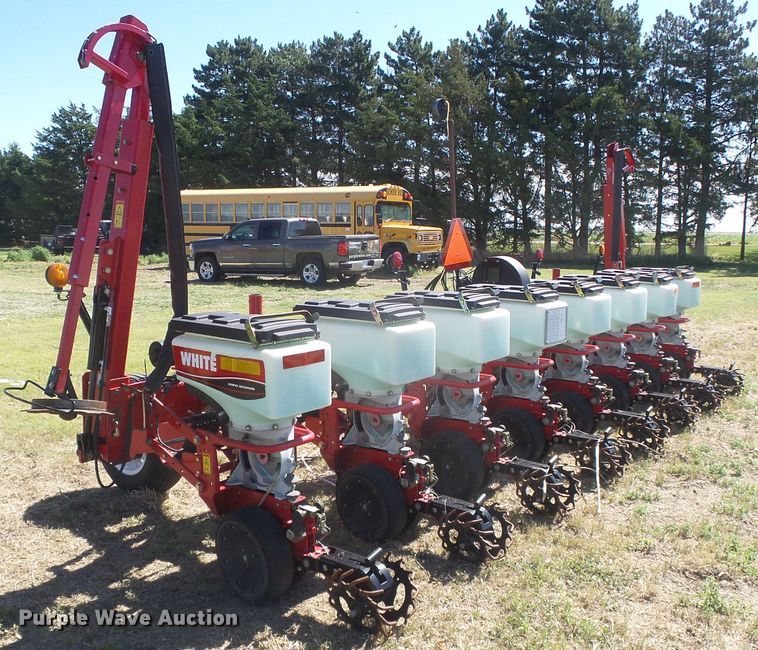 image for item DH4987 2012 White 8708 no-till planter