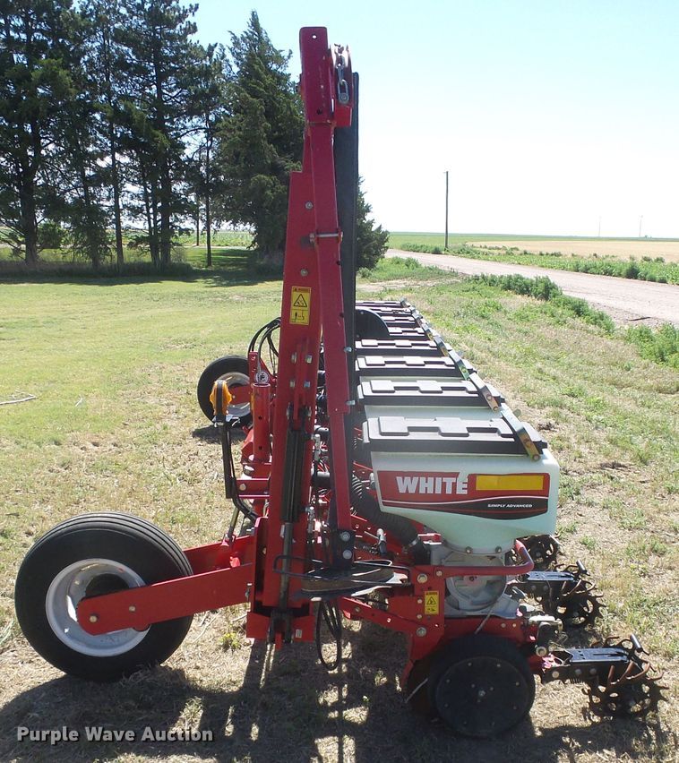 image for item DH4987 2012 White 8708 no-till planter