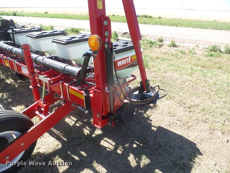 image for item DH4987 2012 White 8708 no-till planter