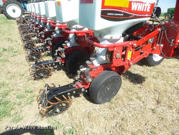 image for item DH4987 2012 White 8708 no-till planter
